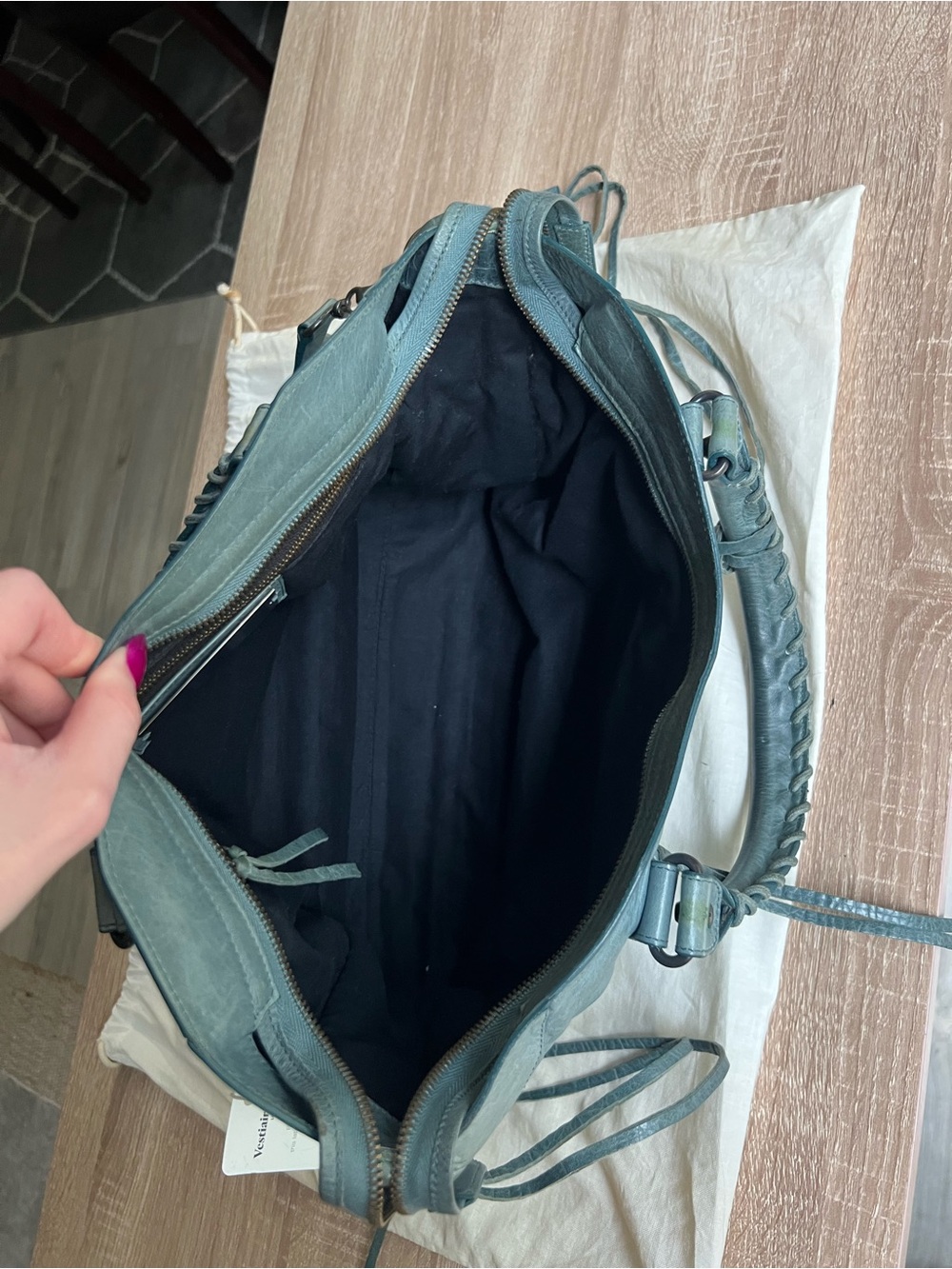 Balenciaga Classic Leather City Bag - Picture 10 of 16